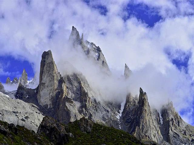 CLIMB IN KONDUS VALLEY